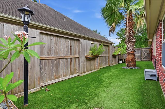 1010 Bringewood Chase Drive, Spring, TX 77379