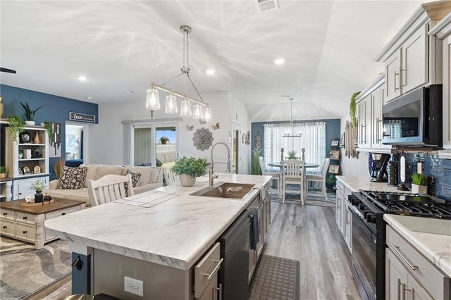716 Bentley Drive, Belton, MO 64012