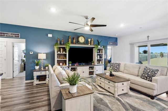 716 Bentley Drive, Belton, MO 64012