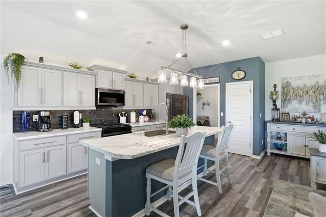 716 Bentley Drive, Belton, MO 64012