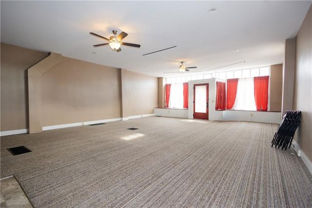 5124 Lake Avenue, St Joseph, MO 64504