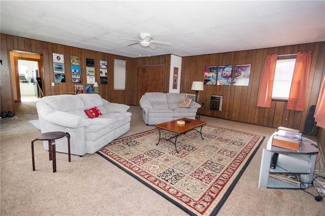 5124 Lake Avenue, St Joseph, MO 64504