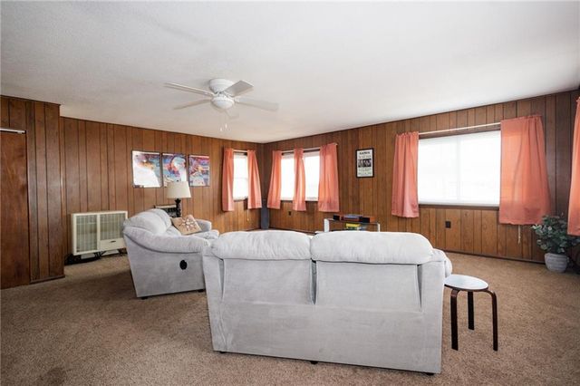 5124 Lake Avenue, St Joseph, MO 64504