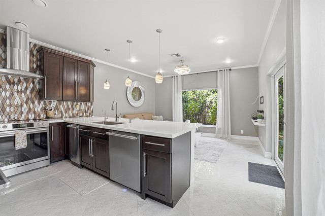 6933 DESERT INN Terrace, Lake Worth, FL 33463
