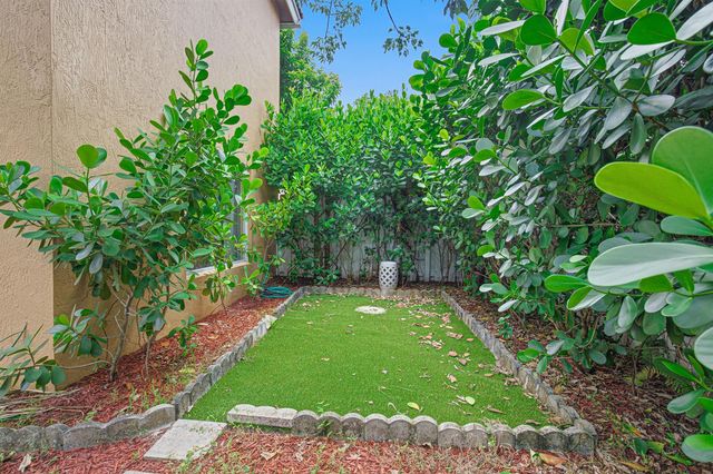 6933 DESERT INN Terrace, Lake Worth, FL 33463