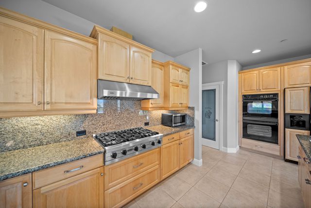 831 Santa Cruz Drive, Redding, CA 96003