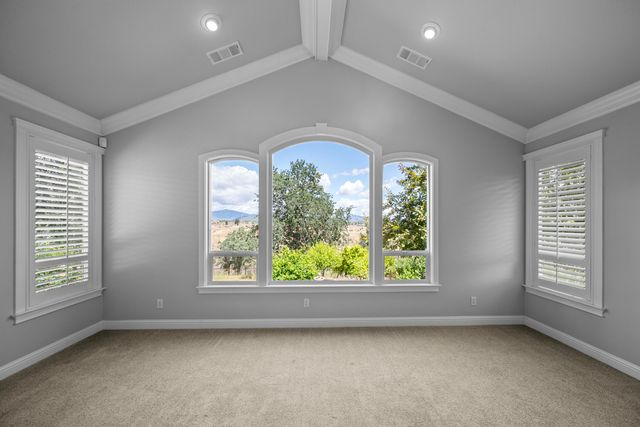 831 Santa Cruz Drive, Redding, CA 96003