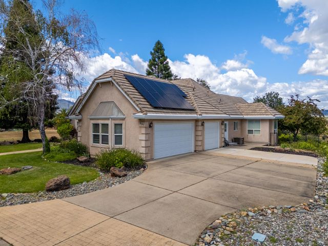 831 Santa Cruz Drive, Redding, CA 96003