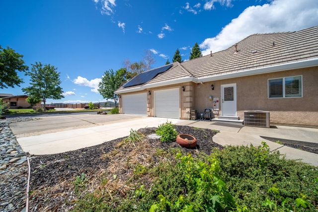 831 Santa Cruz Drive, Redding, CA 96003