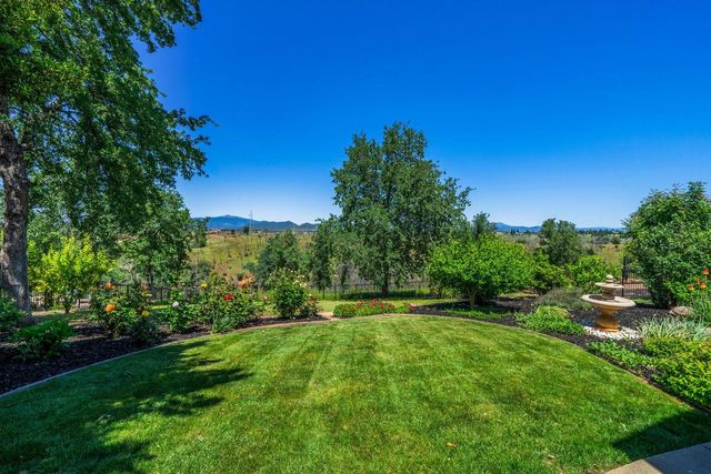 831 Santa Cruz Drive, Redding, CA 96003