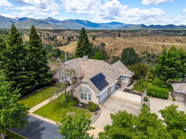 831 Santa Cruz Drive, Redding, CA 96003