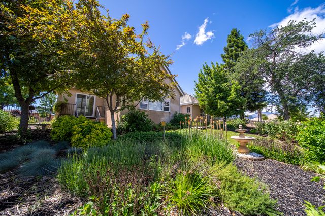 831 Santa Cruz Drive, Redding, CA 96003