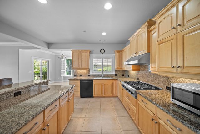 831 Santa Cruz Drive, Redding, CA 96003