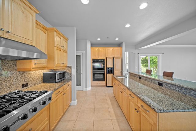 831 Santa Cruz Drive, Redding, CA 96003