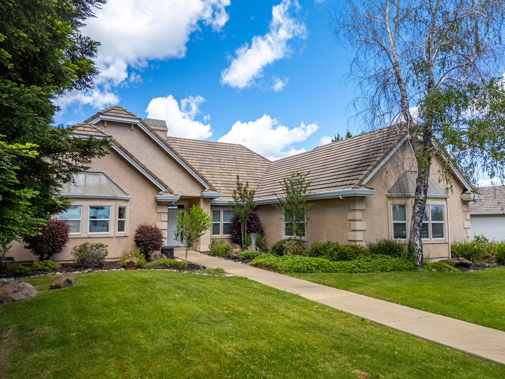 831 Santa Cruz Drive, Redding, CA 96003