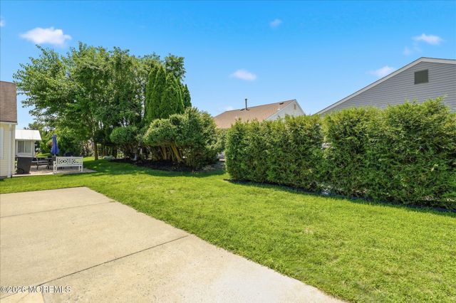 96 Narberth Way, Toms River, NJ 08757