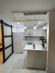 7910 Taft St 211, Pembroke Pines, FL 33024