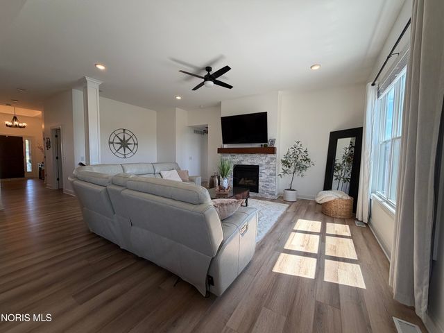 1403 Roberts Circle, Waterville, OH 43566