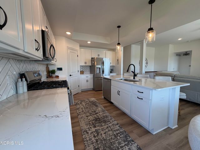 1403 Roberts Circle, Waterville, OH 43566