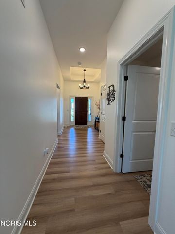 1403 Roberts Circle, Waterville, OH 43566