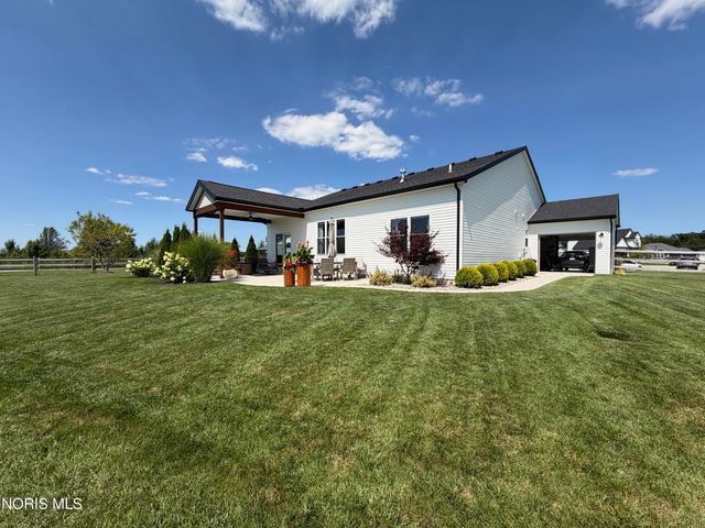 1403 Roberts Circle, Waterville, OH 43566