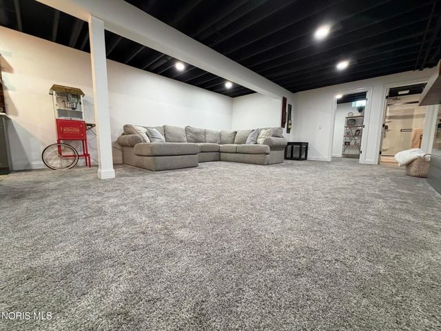 1403 Roberts Circle, Waterville, OH 43566
