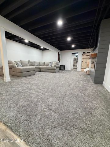 1403 Roberts Circle, Waterville, OH 43566