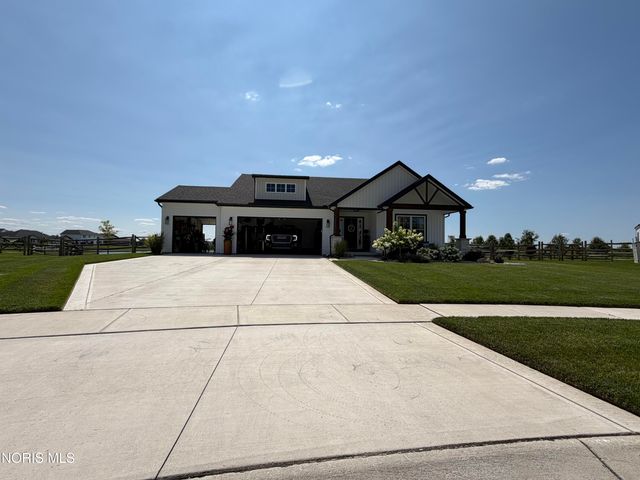 1403 Roberts Circle, Waterville, OH 43566