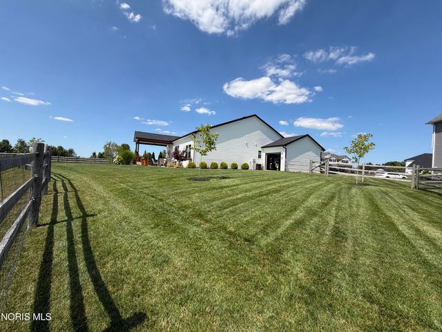 1403 Roberts Circle, Waterville, OH 43566