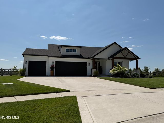 1403 Roberts Circle, Waterville, OH 43566