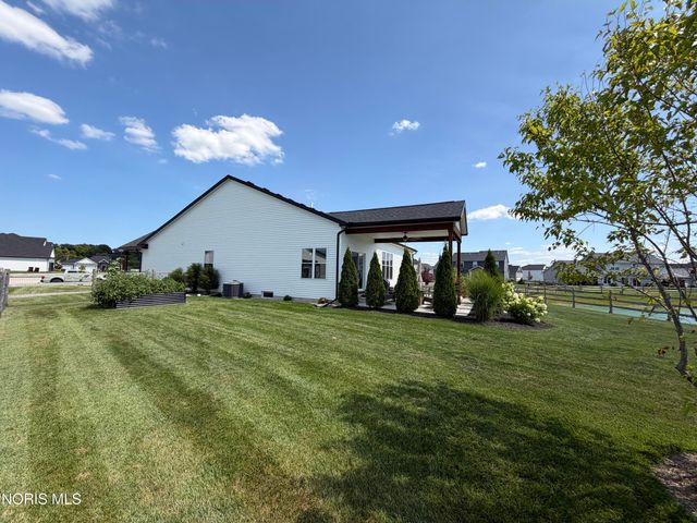 1403 Roberts Circle, Waterville, OH 43566