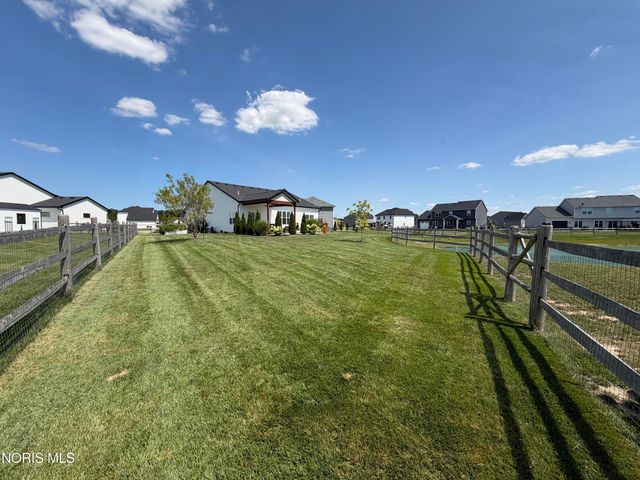 1403 Roberts Circle, Waterville, OH 43566