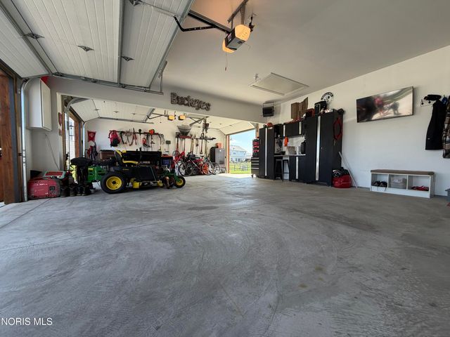 1403 Roberts Circle, Waterville, OH 43566