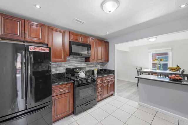 5260 La Paz Drive, San Diego, CA 92114