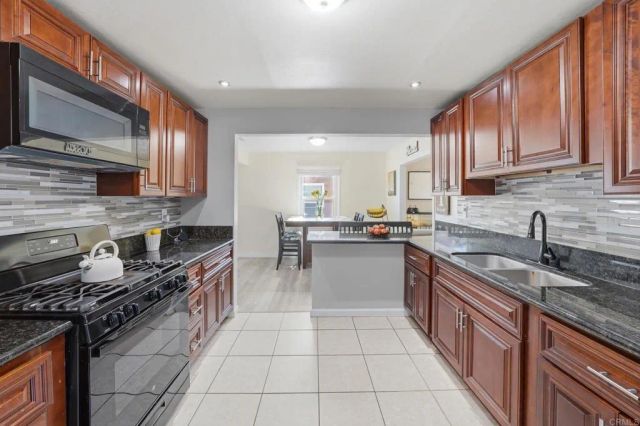 5260 La Paz Drive, San Diego, CA 92114