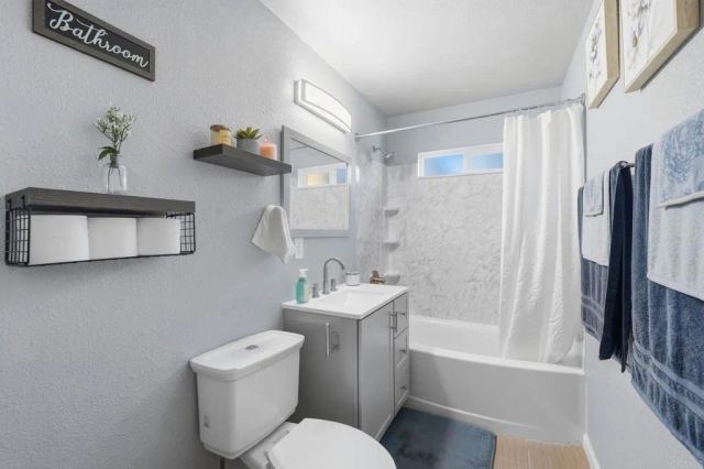 5260 La Paz Drive, San Diego, CA 92114