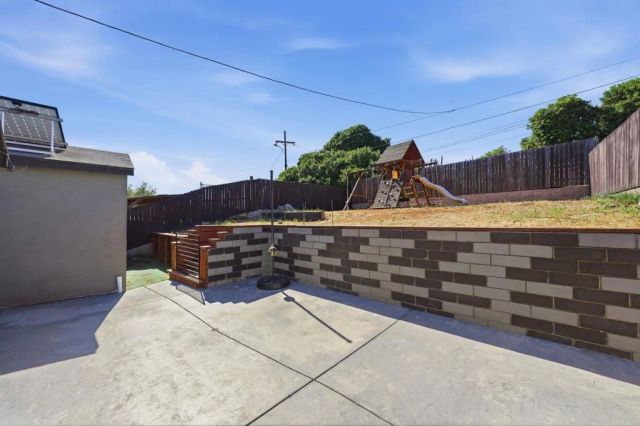 5260 La Paz Drive, San Diego, CA 92114