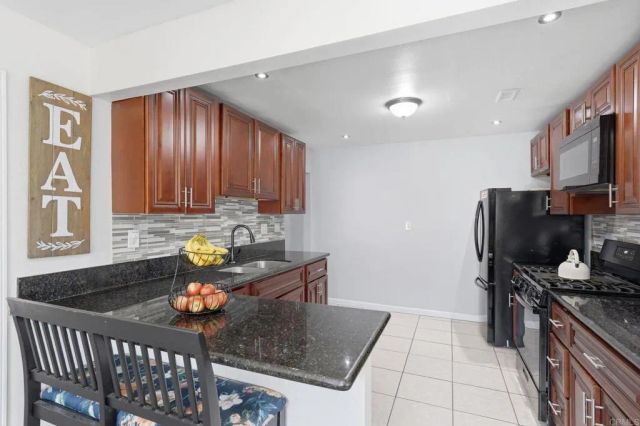 5260 La Paz Drive, San Diego, CA 92114