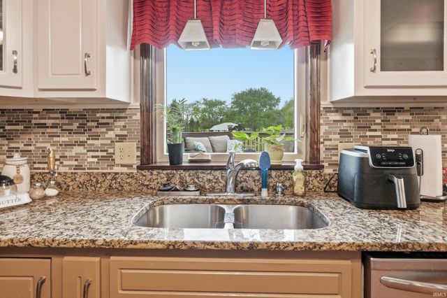 6821 Thamesford Drive, Fort Wayne, IN 46835