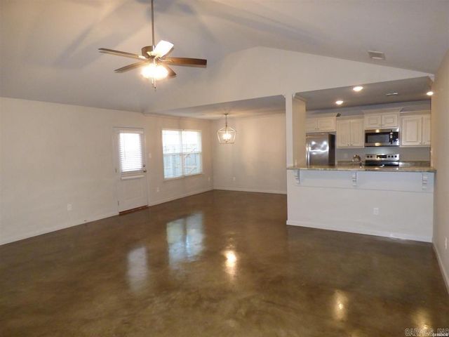 105 Kapalua Cove, Haskell, AR 72015