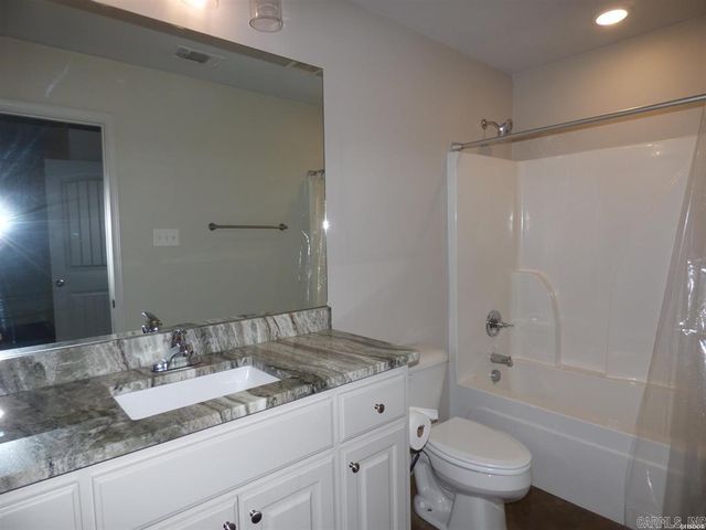 105 Kapalua Cove, Haskell, AR 72015