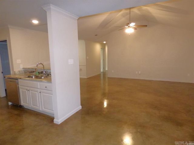 105 Kapalua Cove, Haskell, AR 72015