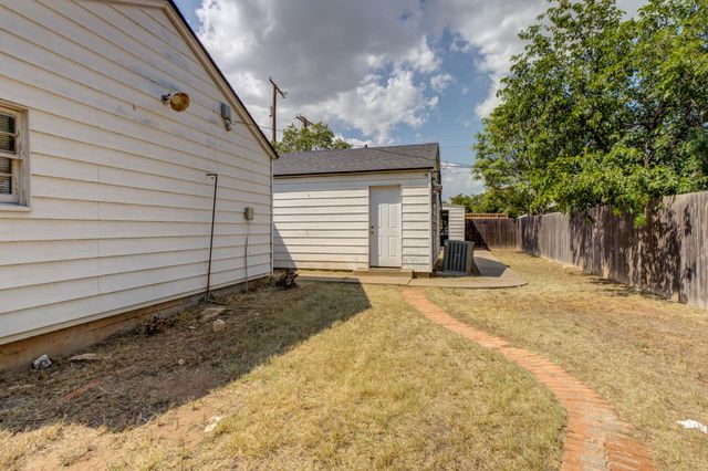 2420 39th Street, Lubbock, TX 79412