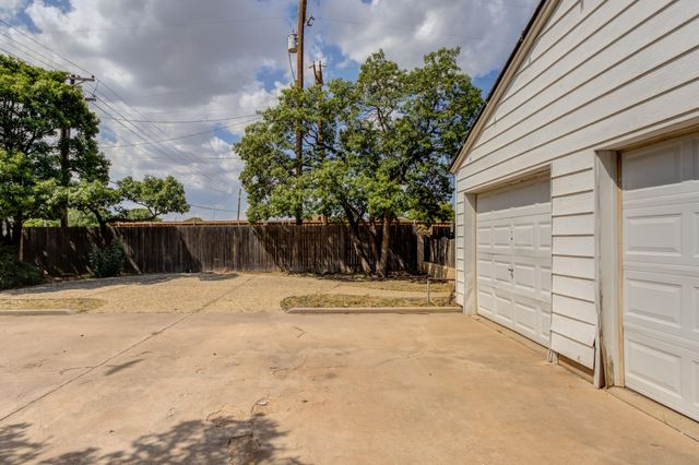 2420 39th Street, Lubbock, TX 79412