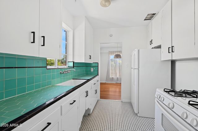 1702 N 15TH Avenue, Phoenix, AZ 85007