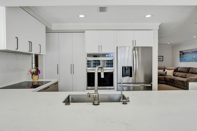 3930 NE 21st Avenue, Fort Lauderdale, FL 33308