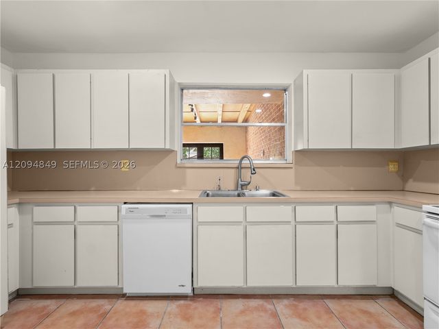 9360 SW 25th St, Miami, FL 33165