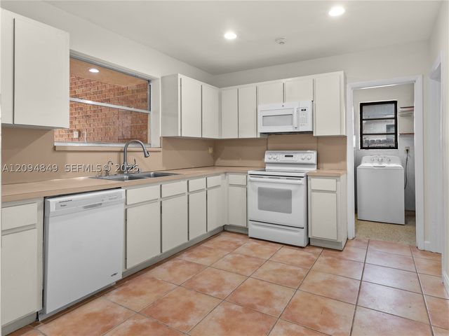 9360 SW 25th St, Miami, FL 33165