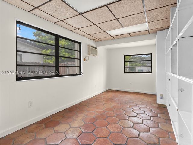 9360 SW 25th St, Miami, FL 33165