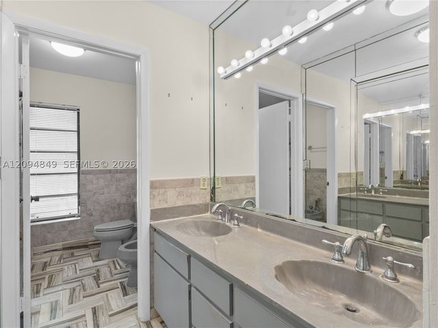 9360 SW 25th St, Miami, FL 33165
